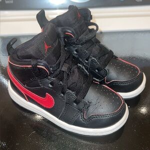 Nike Air Jordan 1 Retro Mid sneakers, size 7c, black and red